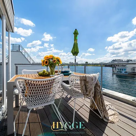 Ferienhaus Schwimmendes Haus Hygge Olpenitz *